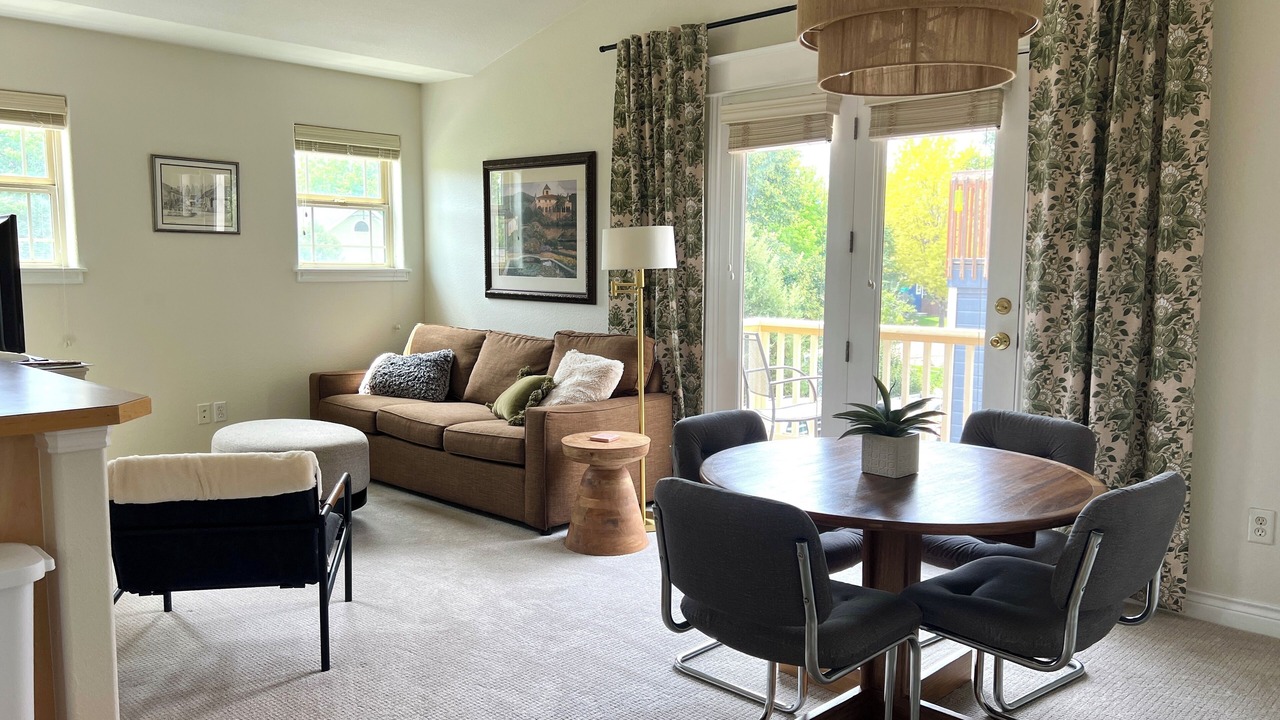 Photo of Livingroom in Erie