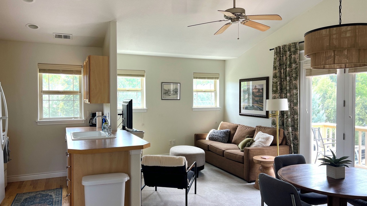 Photo of Livingroom in Erie