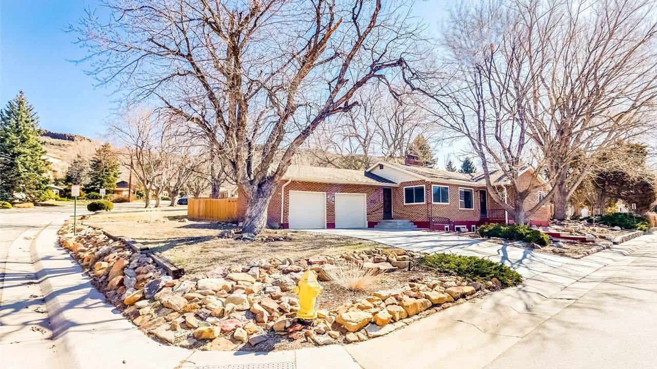Photo of Outdoor in Golden