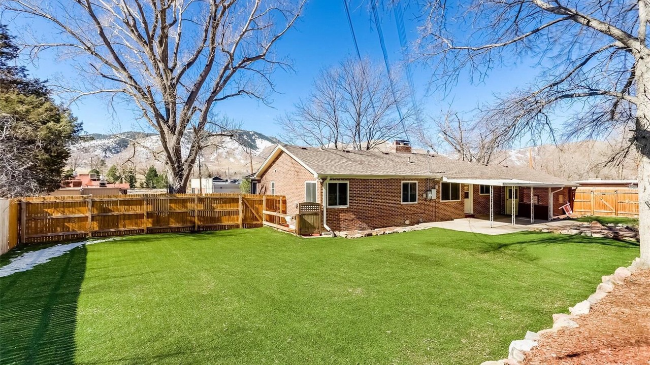 Photo of Outdoor in Golden