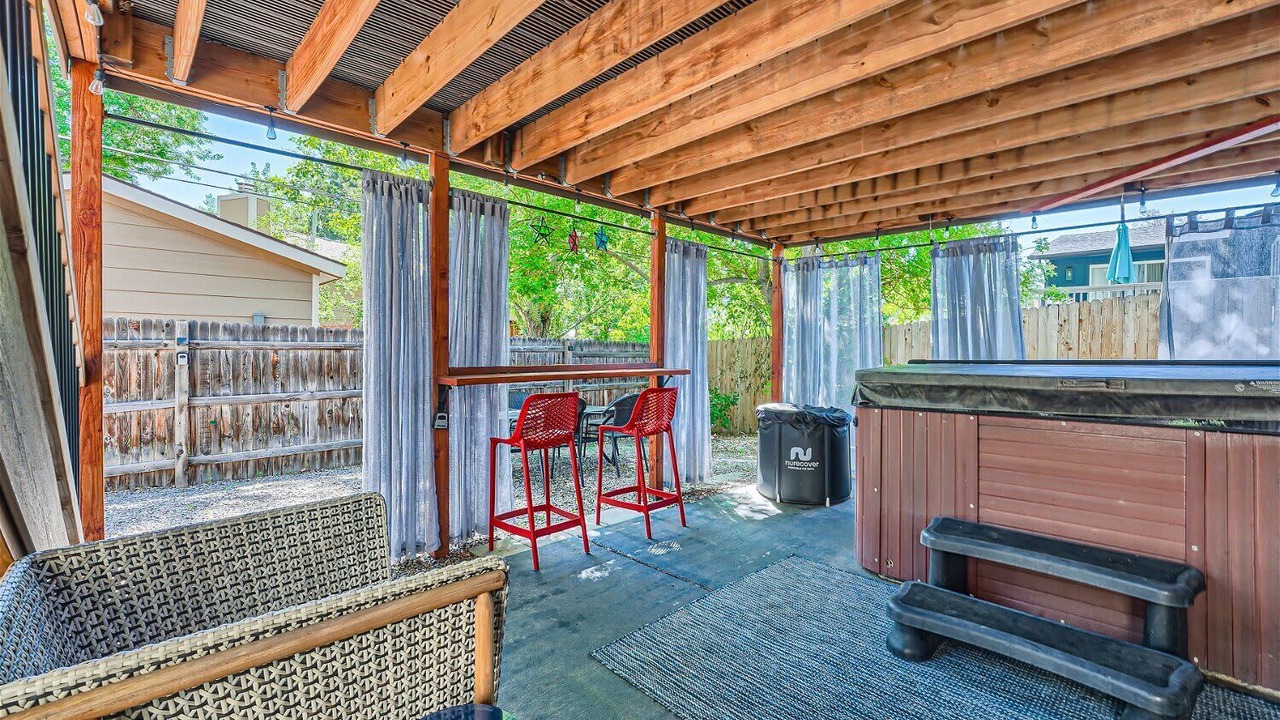 Photo of Patio Balcony in Scenic Heights