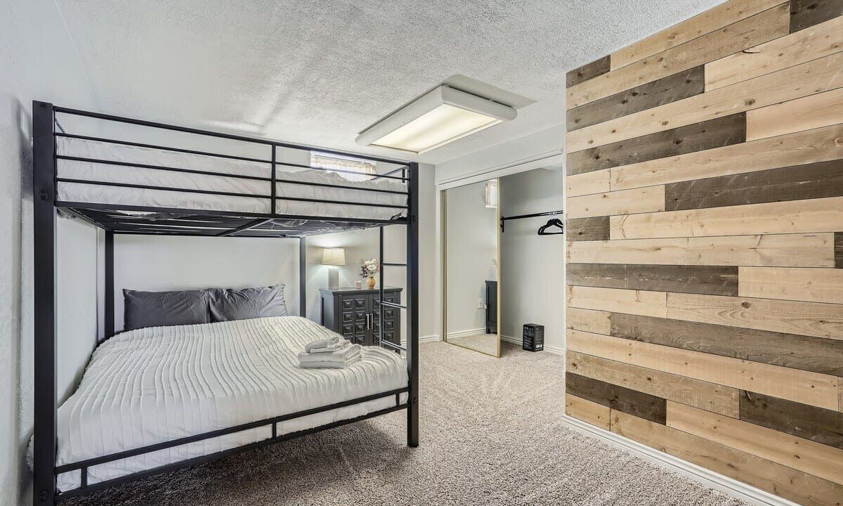 Photo of Bedroom in Scenic Heights