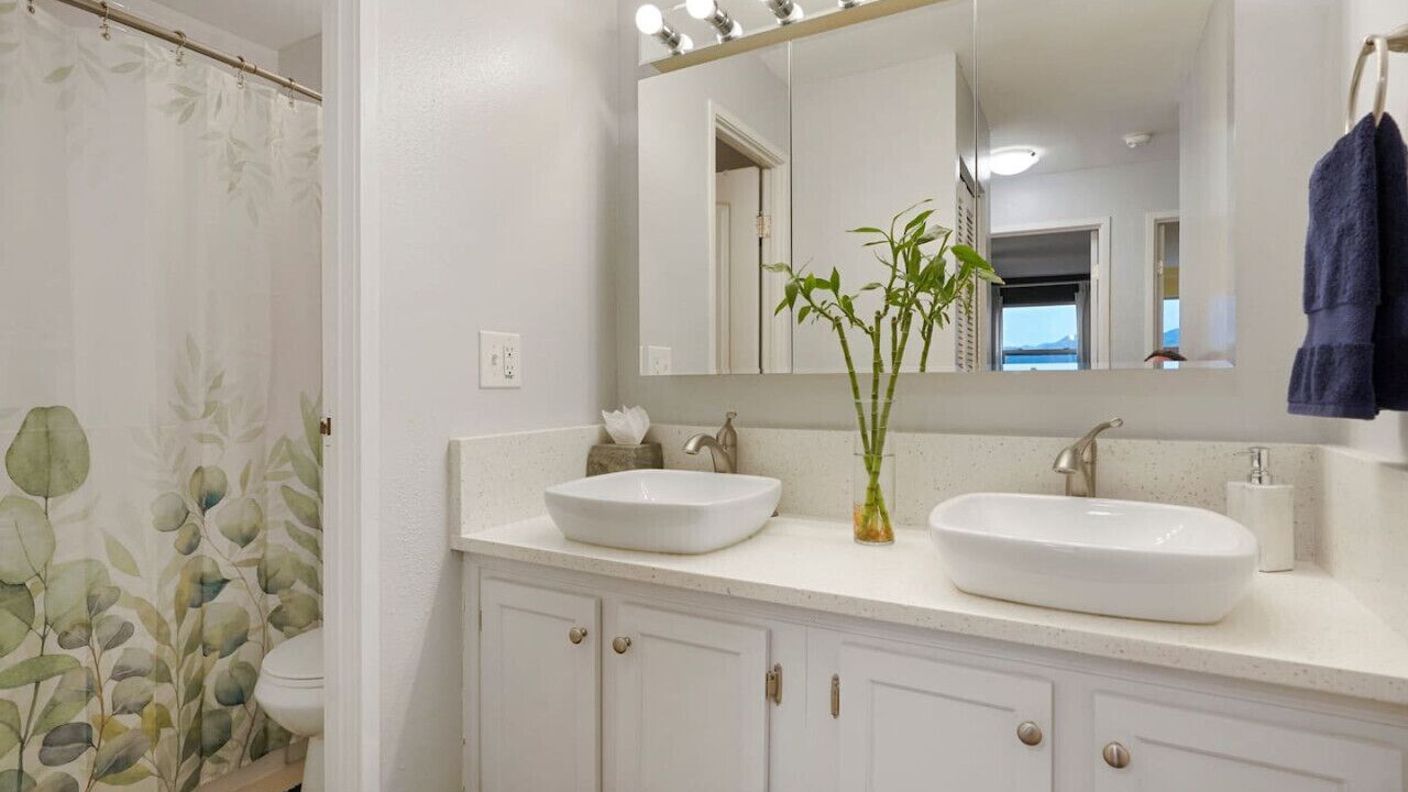 Photo of Bathroom in Golden