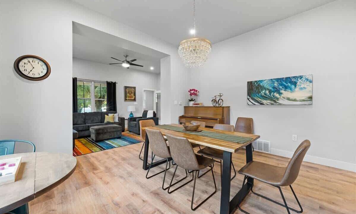 Photo of Livingroom in Eagle
