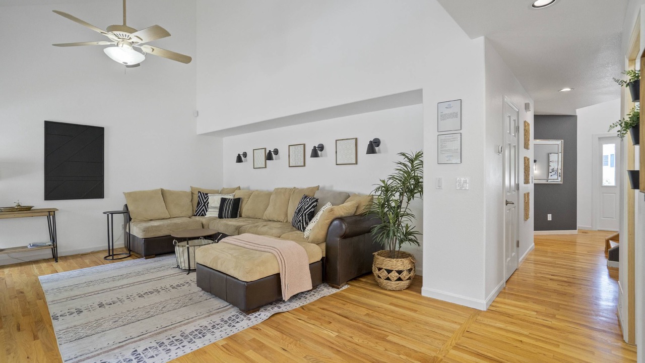 Photo of Livingroom in Skyway