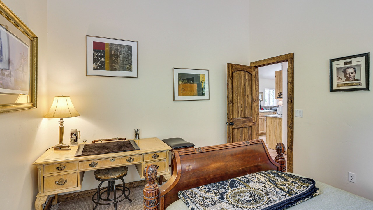Photo of Bedroom in Garfield