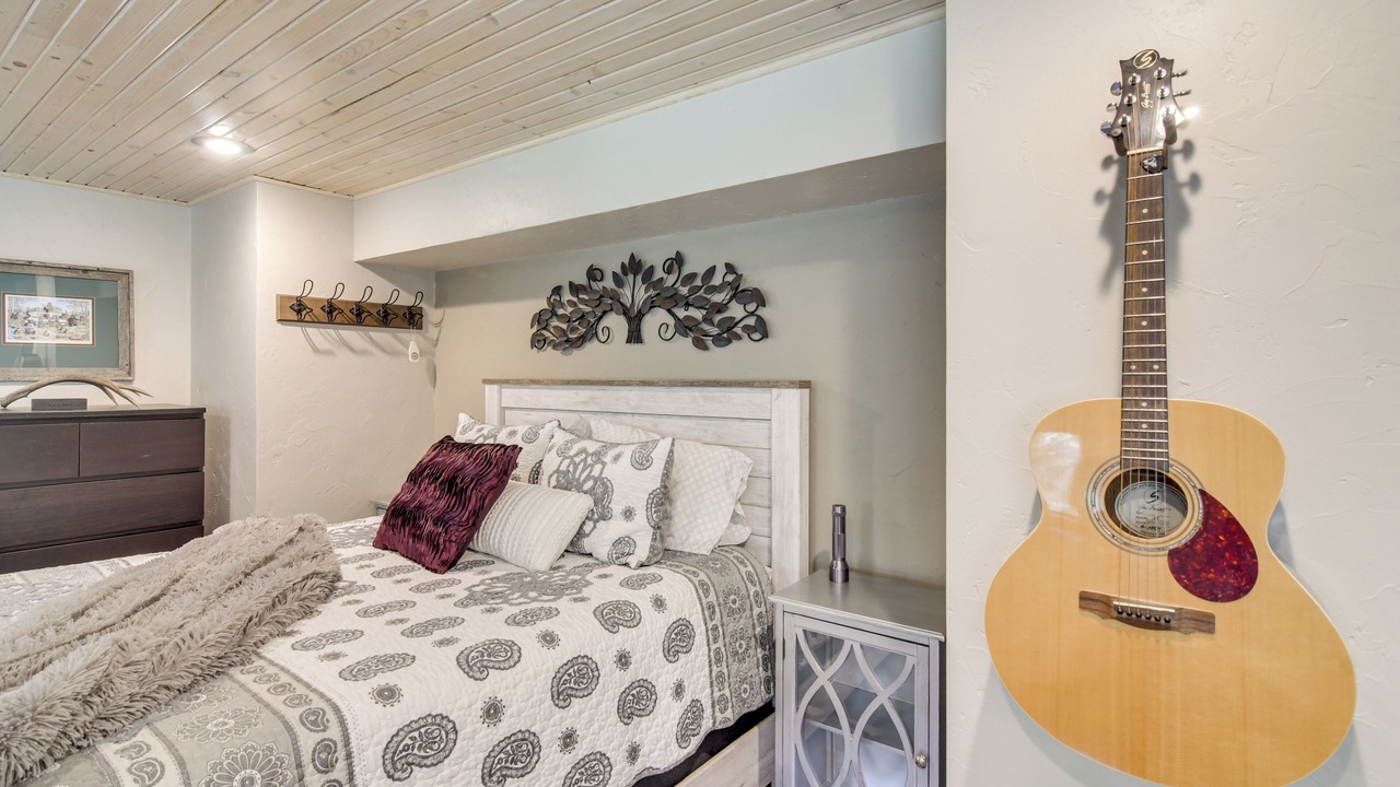 Photo of Bedroom in Evergreen Meadows