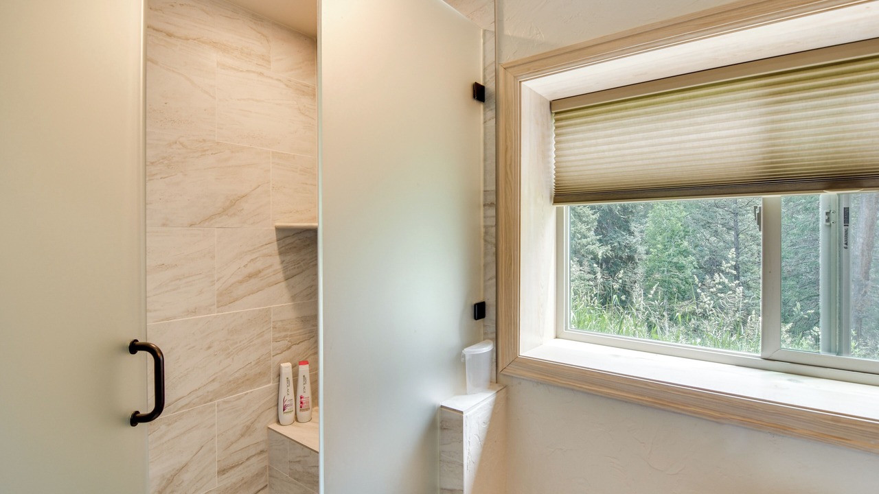 Photo of Bathroom in Evergreen Meadows