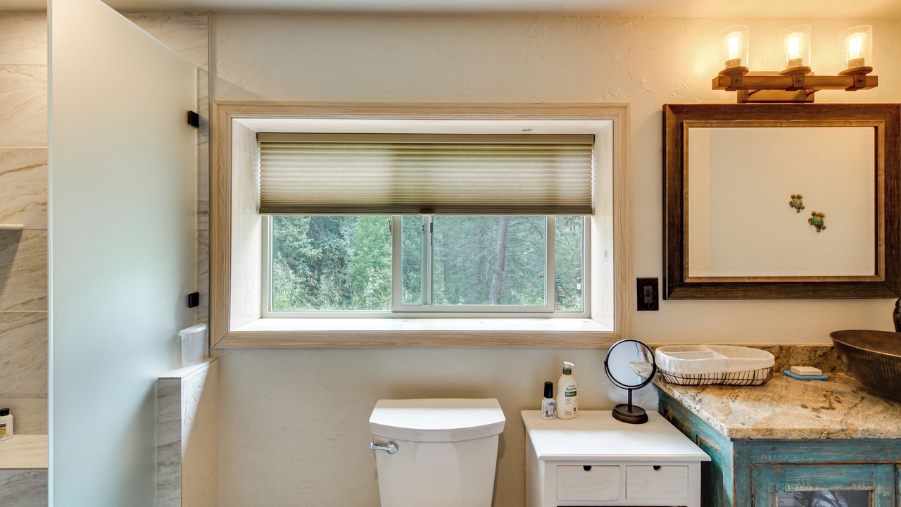Photo of Bathroom in Evergreen Meadows