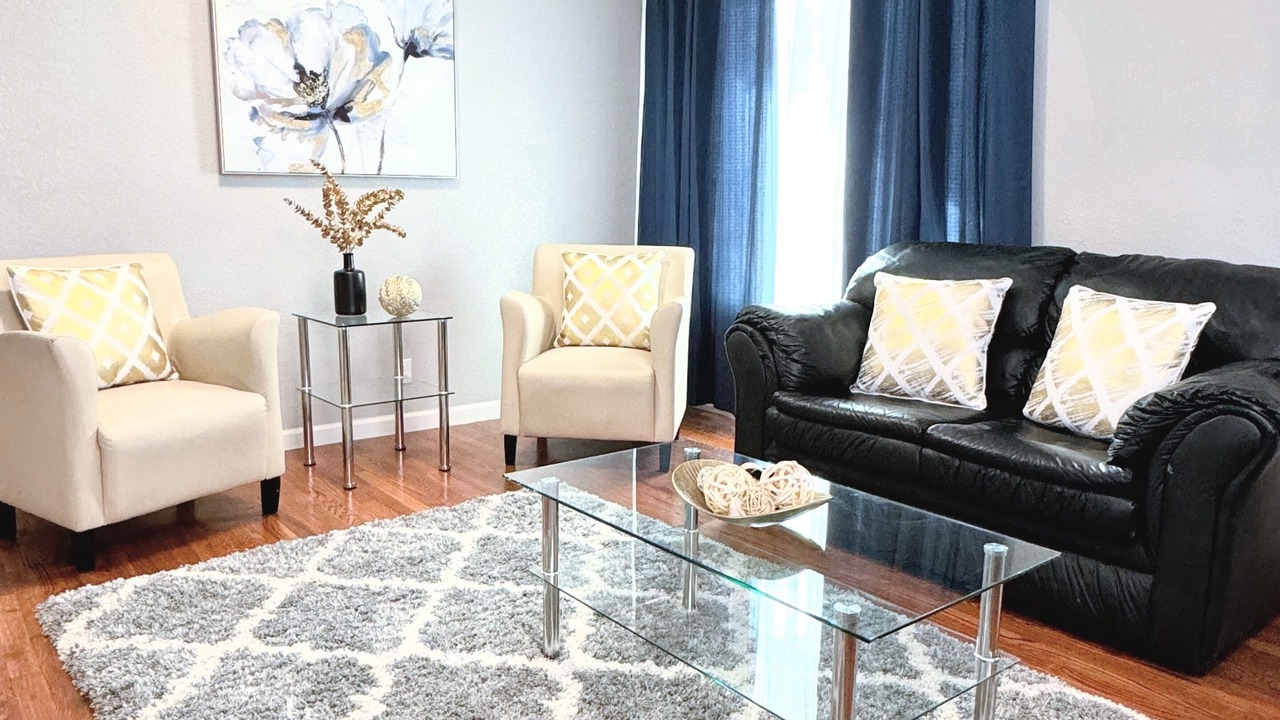 Photo of Livingroom in Dupont