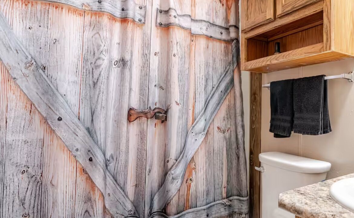 Photo of Bathroom in Lazear