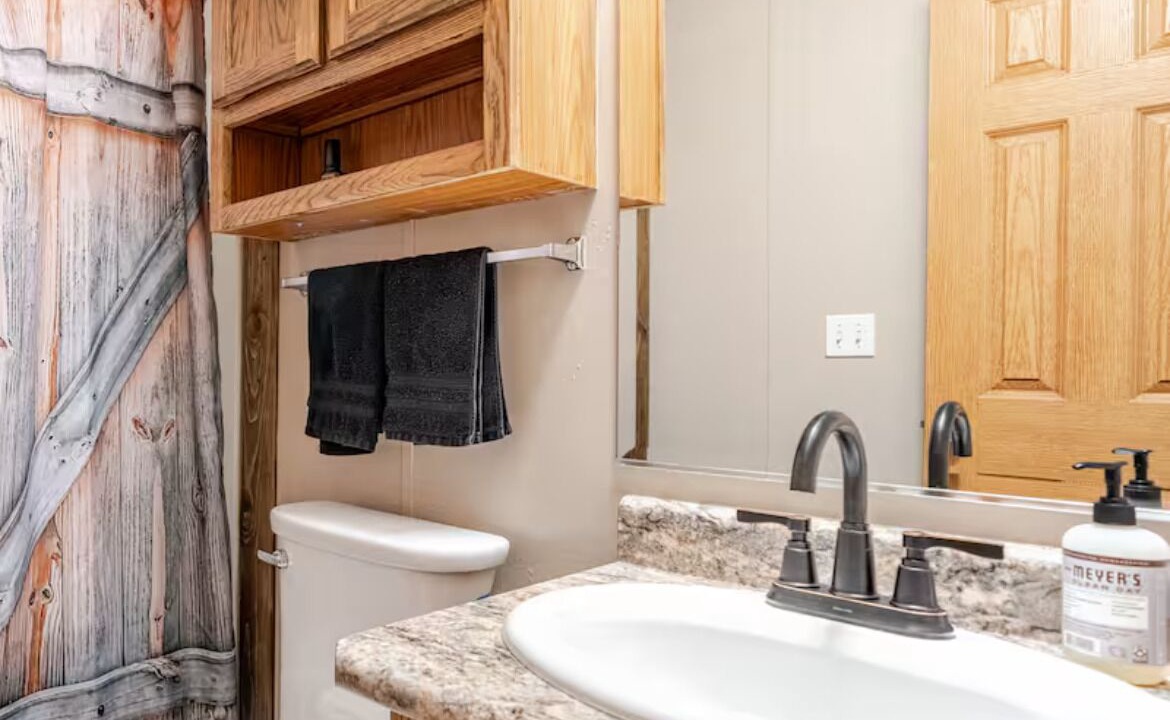 Photo of Bathroom in Lazear