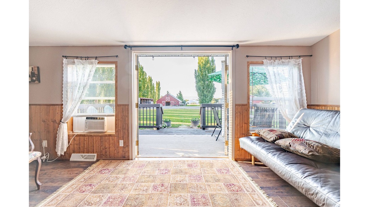 Photo of Livingroom in Lazear