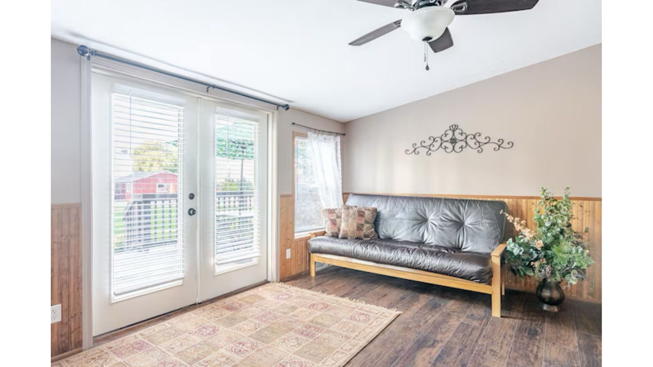 Photo of Livingroom in Lazear