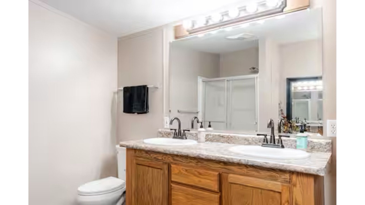 Photo of Bathroom in Lazear
