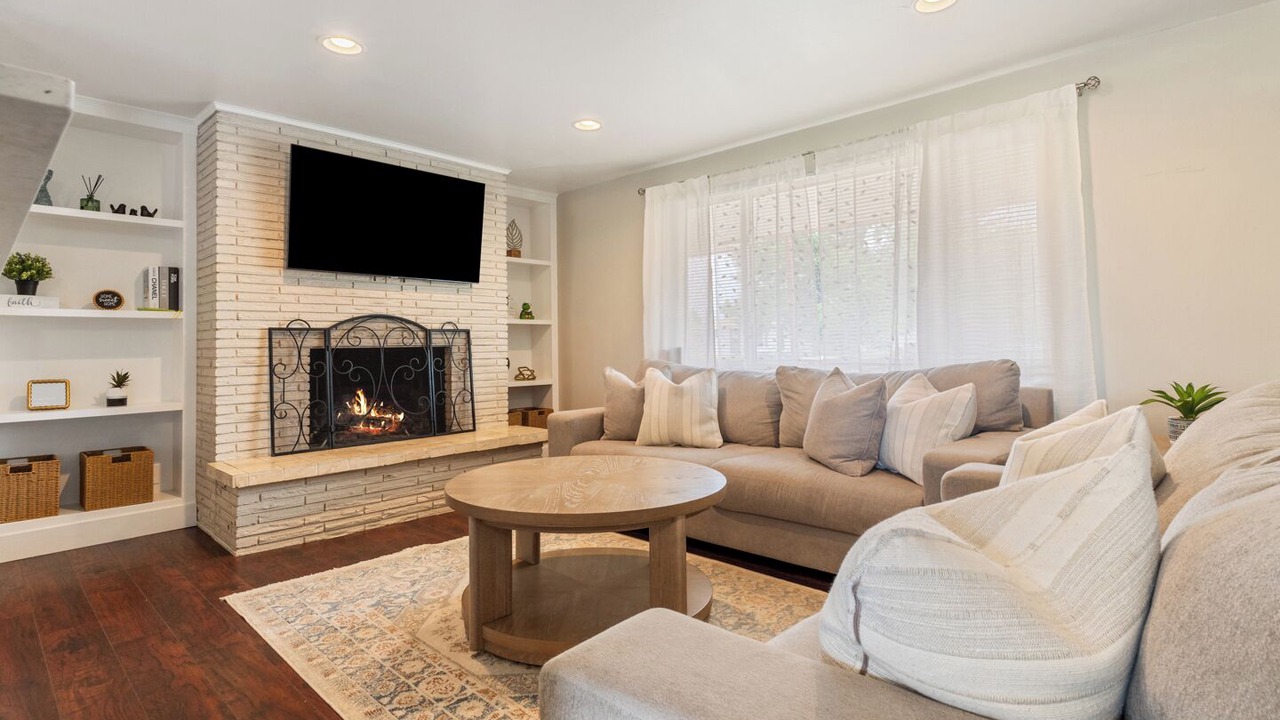 Photo of Livingroom in Dupont