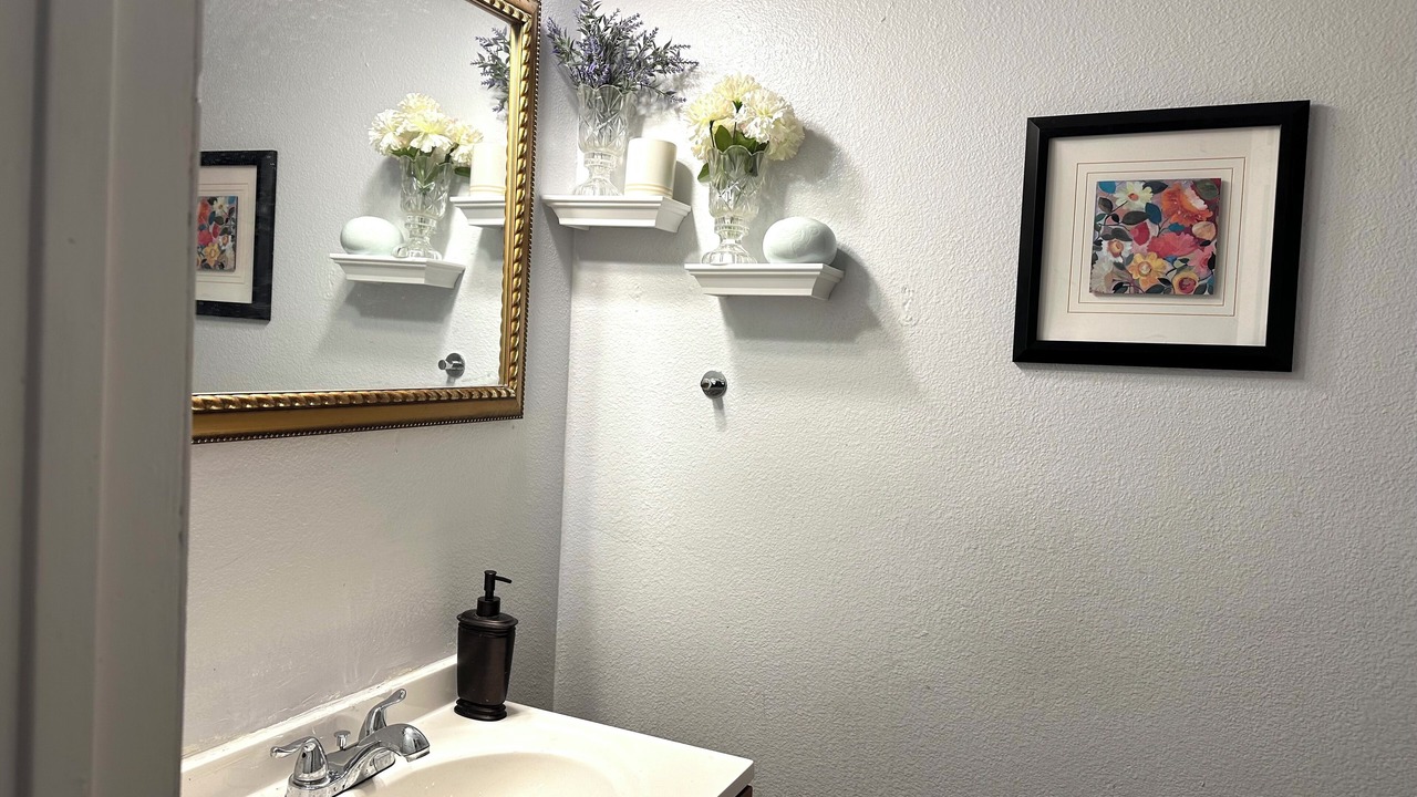 Photo of Bathroom in Delmar Parkway