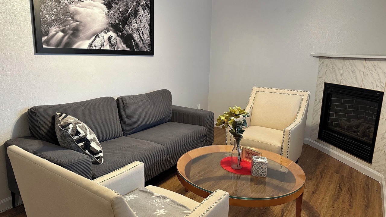 Photo of Livingroom in Delmar Parkway