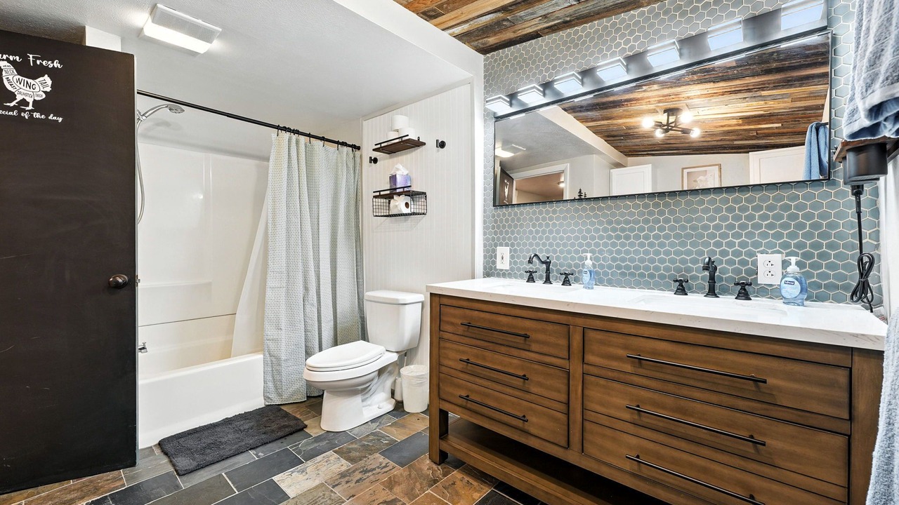 Photo of Bathroom in Larkspur