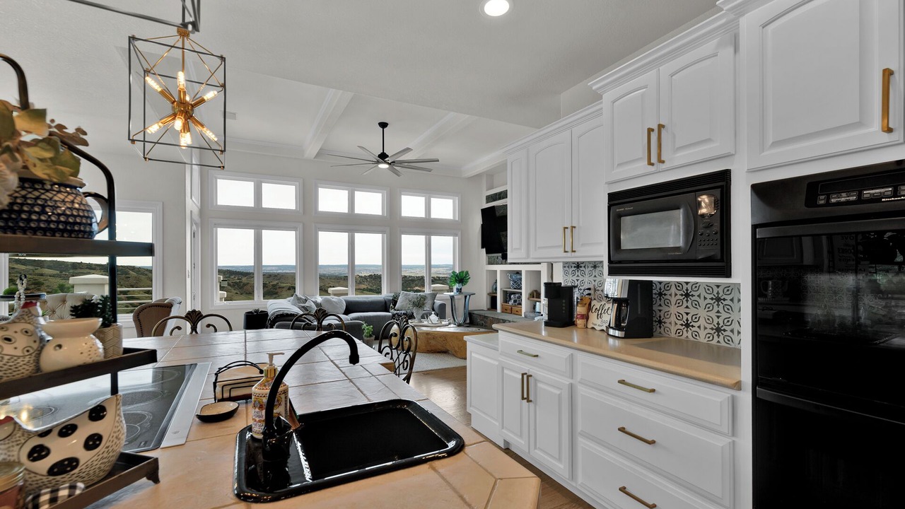 Photo of Kitchen in Mountain Shadows