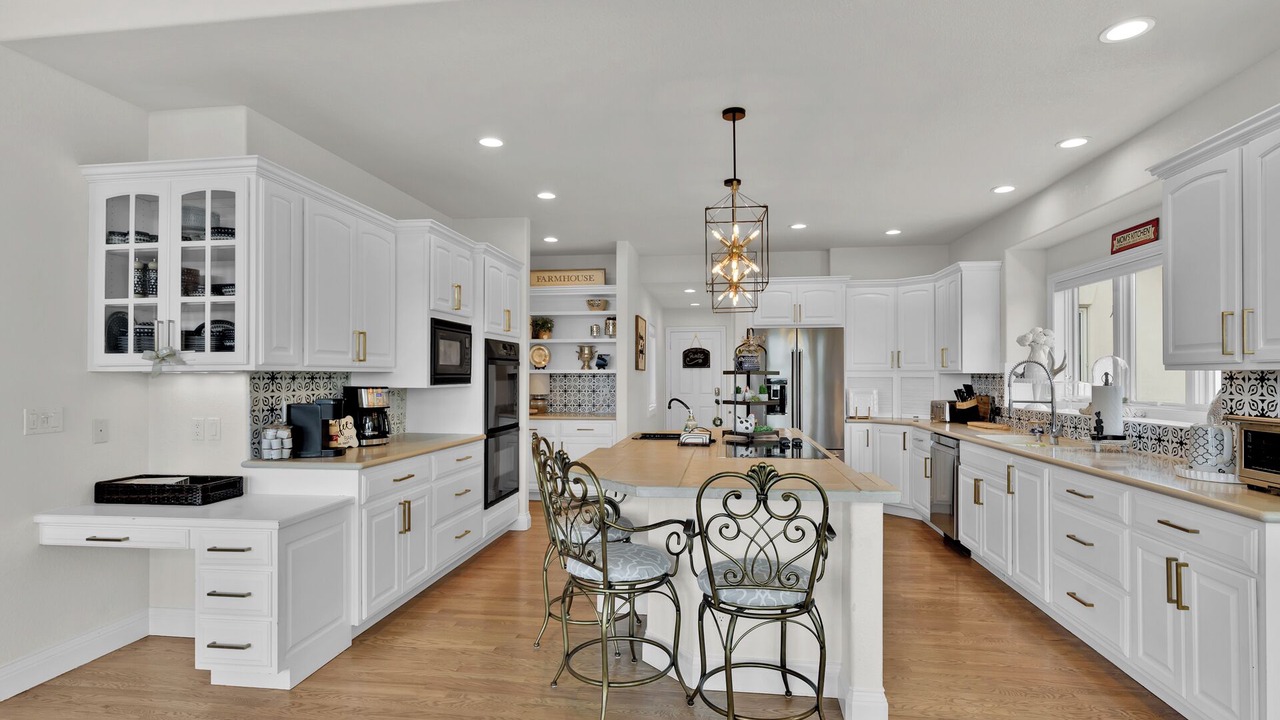 Photo of Kitchen in Mountain Shadows