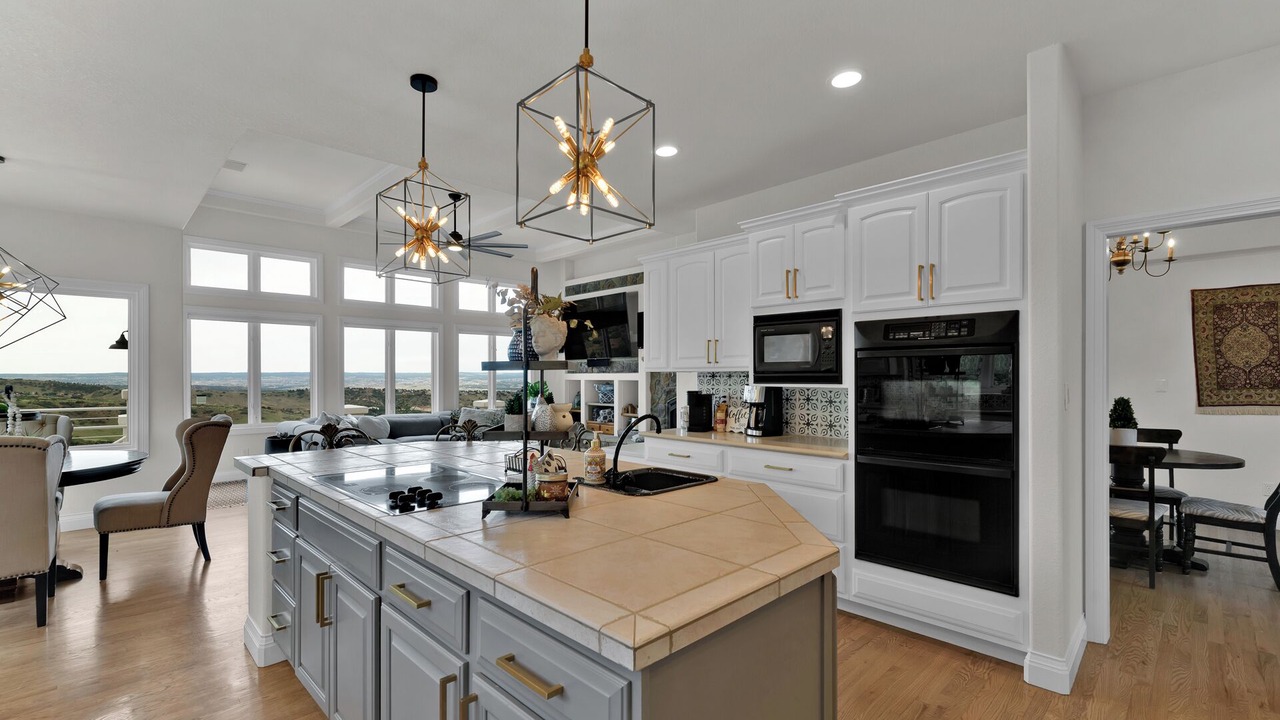 Photo of Kitchen in Mountain Shadows
