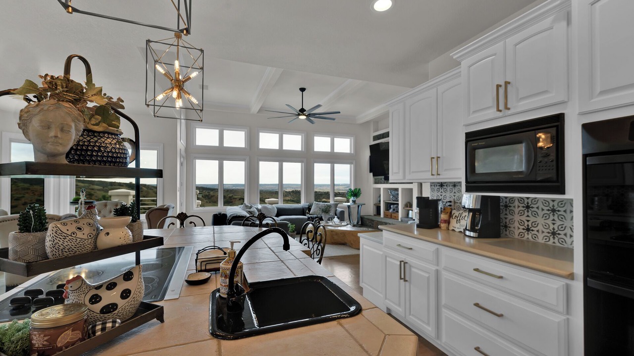 Photo of Kitchen in Mountain Shadows