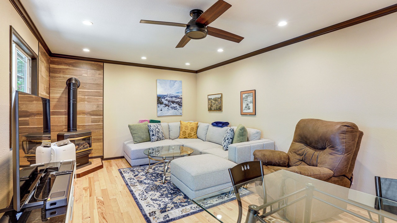 Photo of Livingroom in Aurora