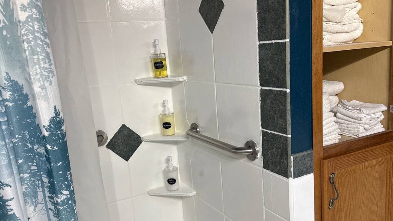 Photo of Bathroom in Pine