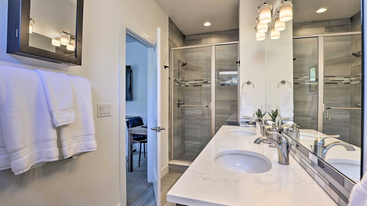 Photo of Bathroom in Rendezvous