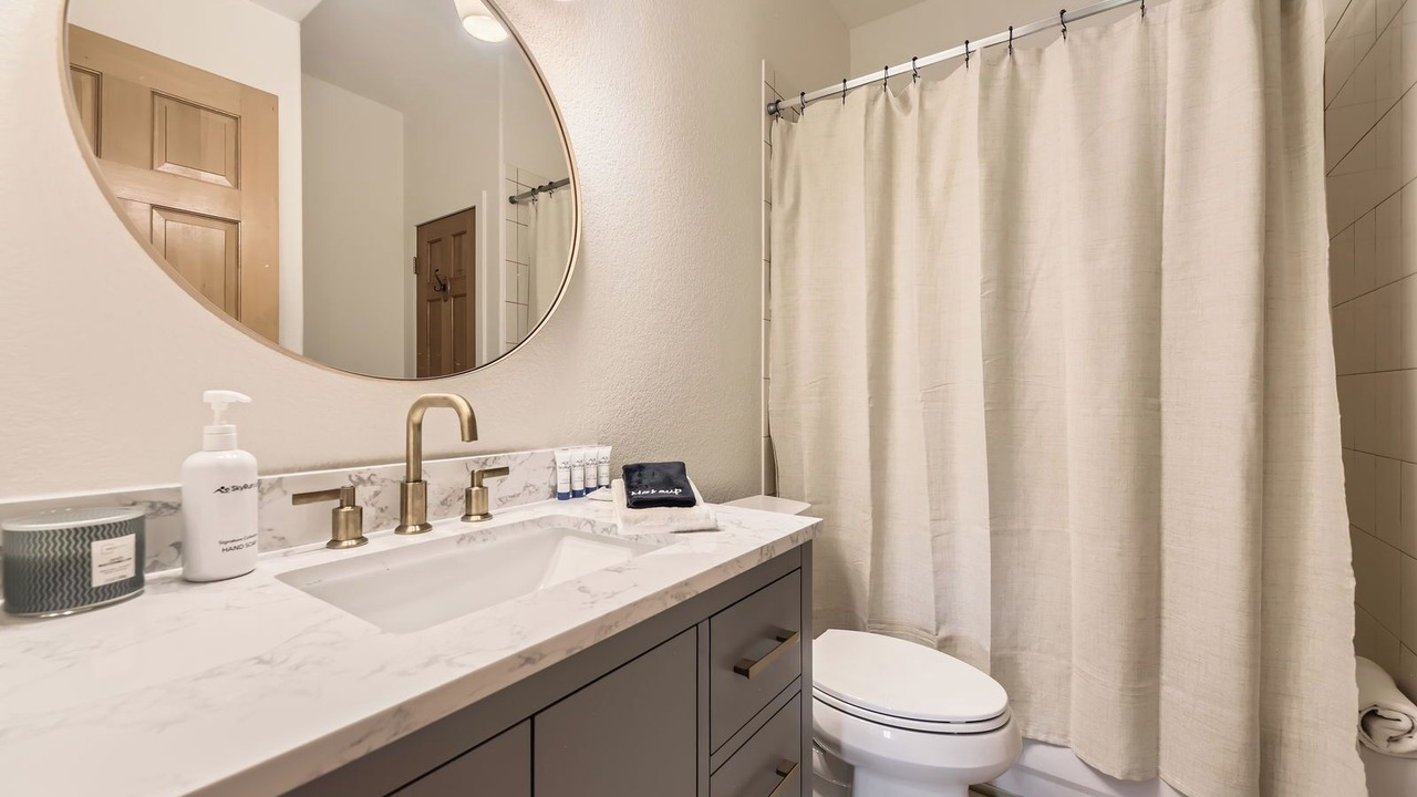 Photo of Bathroom in Pine