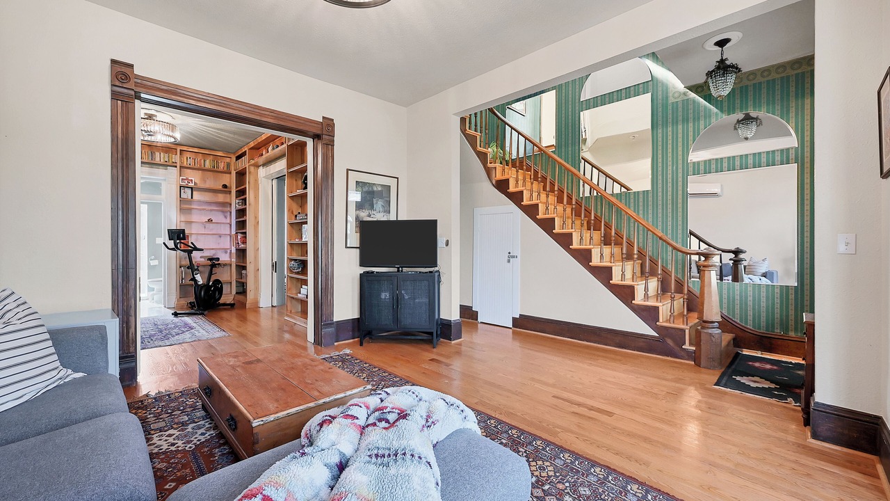 Photo of Livingroom in Lincoln Park