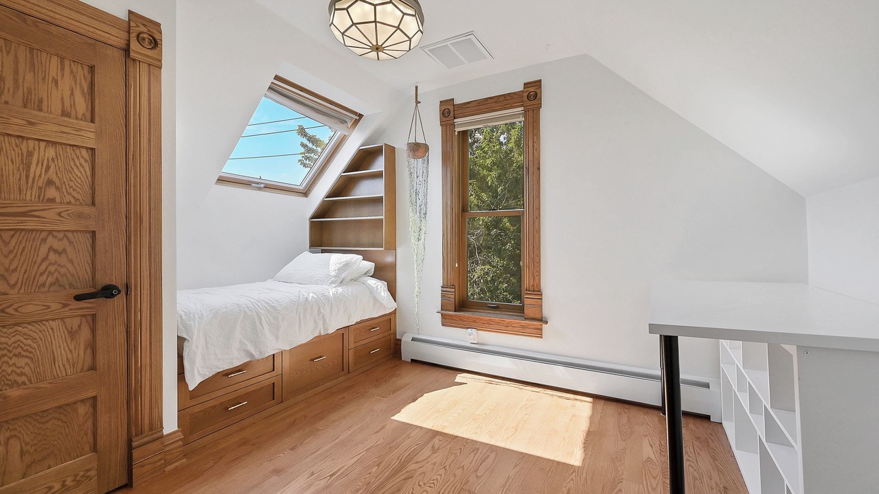 Photo of Bedroom in Lincoln Park