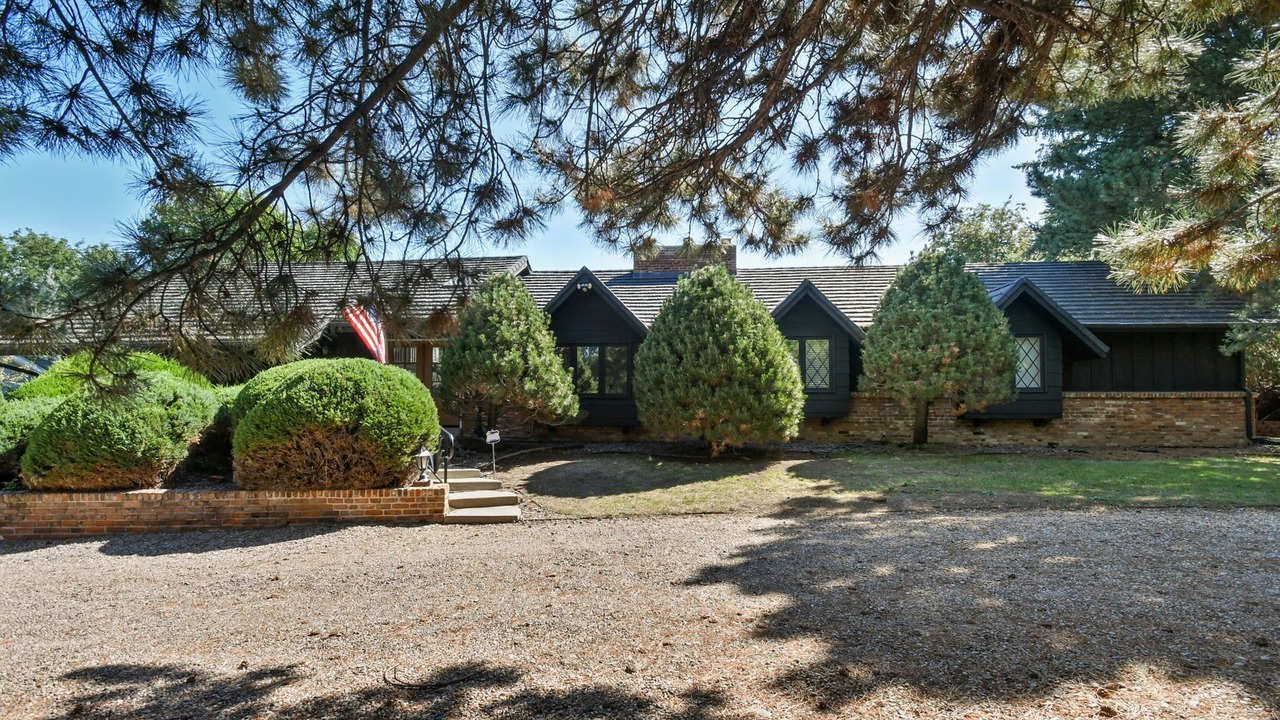 Photo of Outdoor in Applewood West