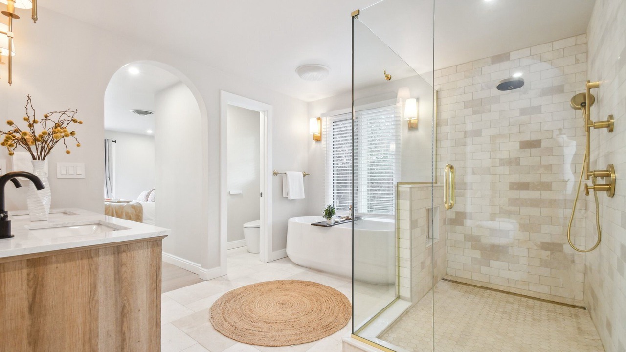 Photo of Bathroom in Applewood West