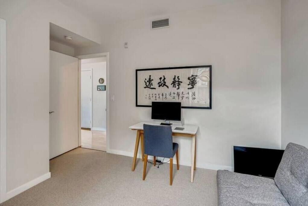 Photo of Livingroom in Central Boulder