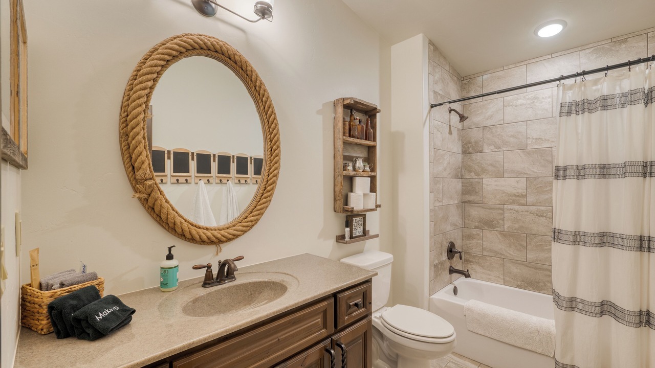 Photo of Bathroom in Elk Court Cabins