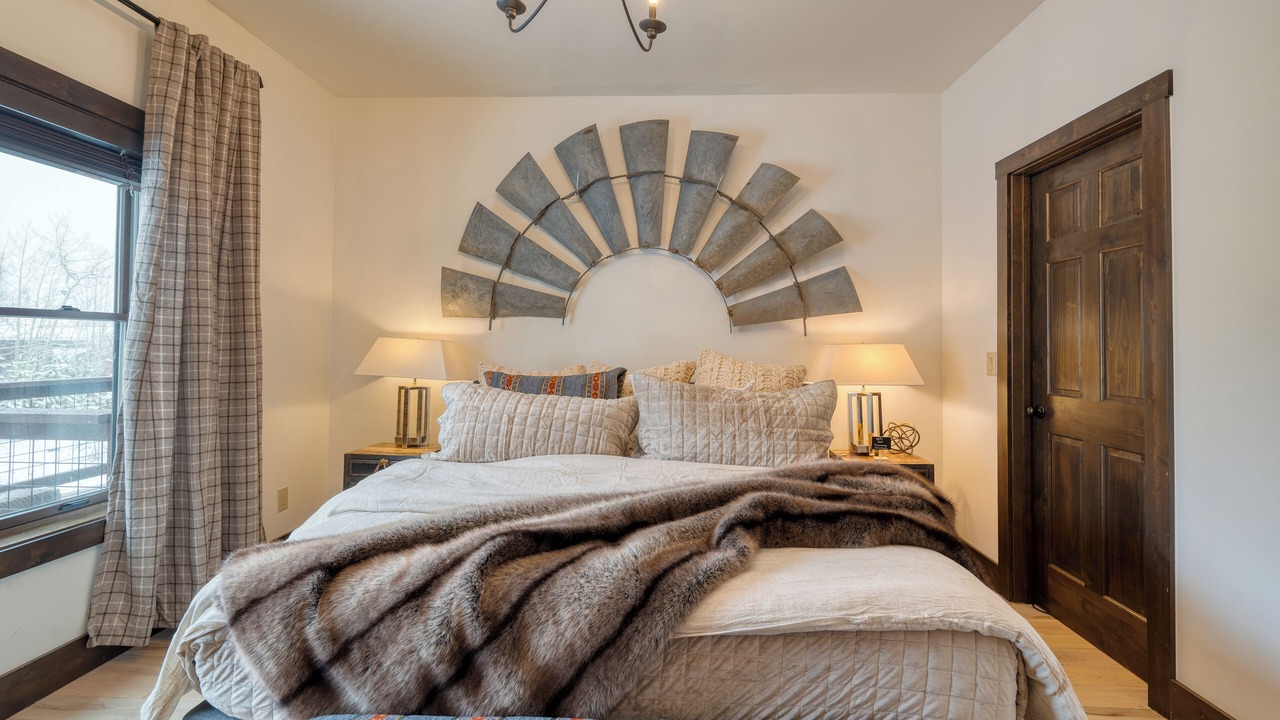 Photo of Bedroom in Elk Court Cabins