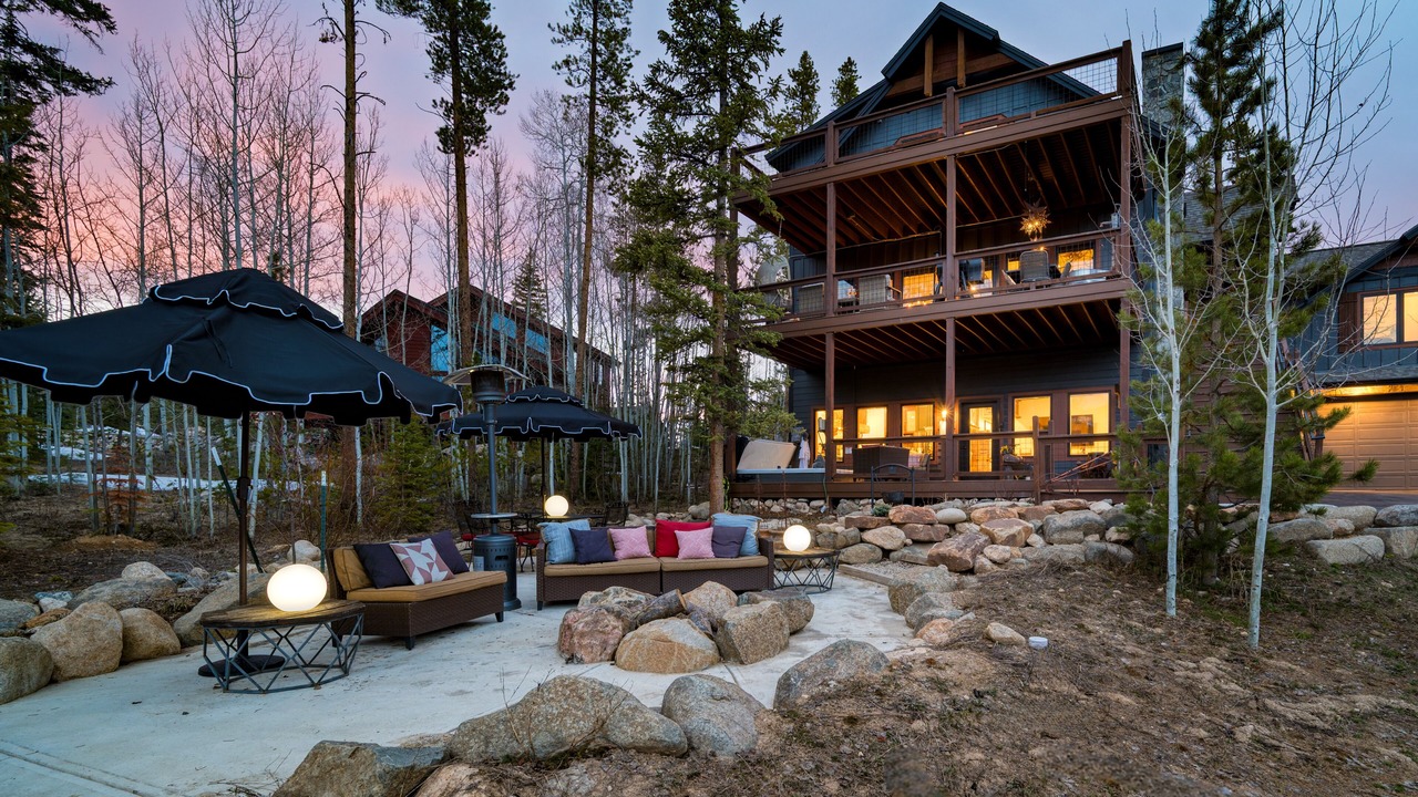 Photo of Outdoor in Elk Court Cabins