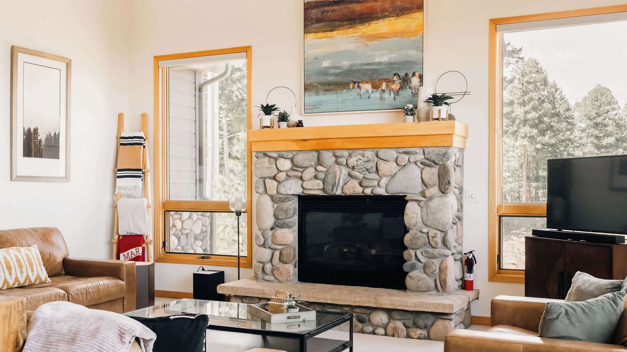 Photo of Livingroom in Evergreen