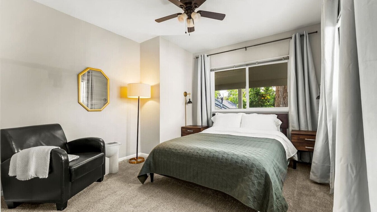 Photo of Bedroom in Edgewater