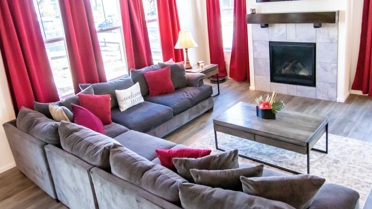 Photo of Livingroom in Aurora