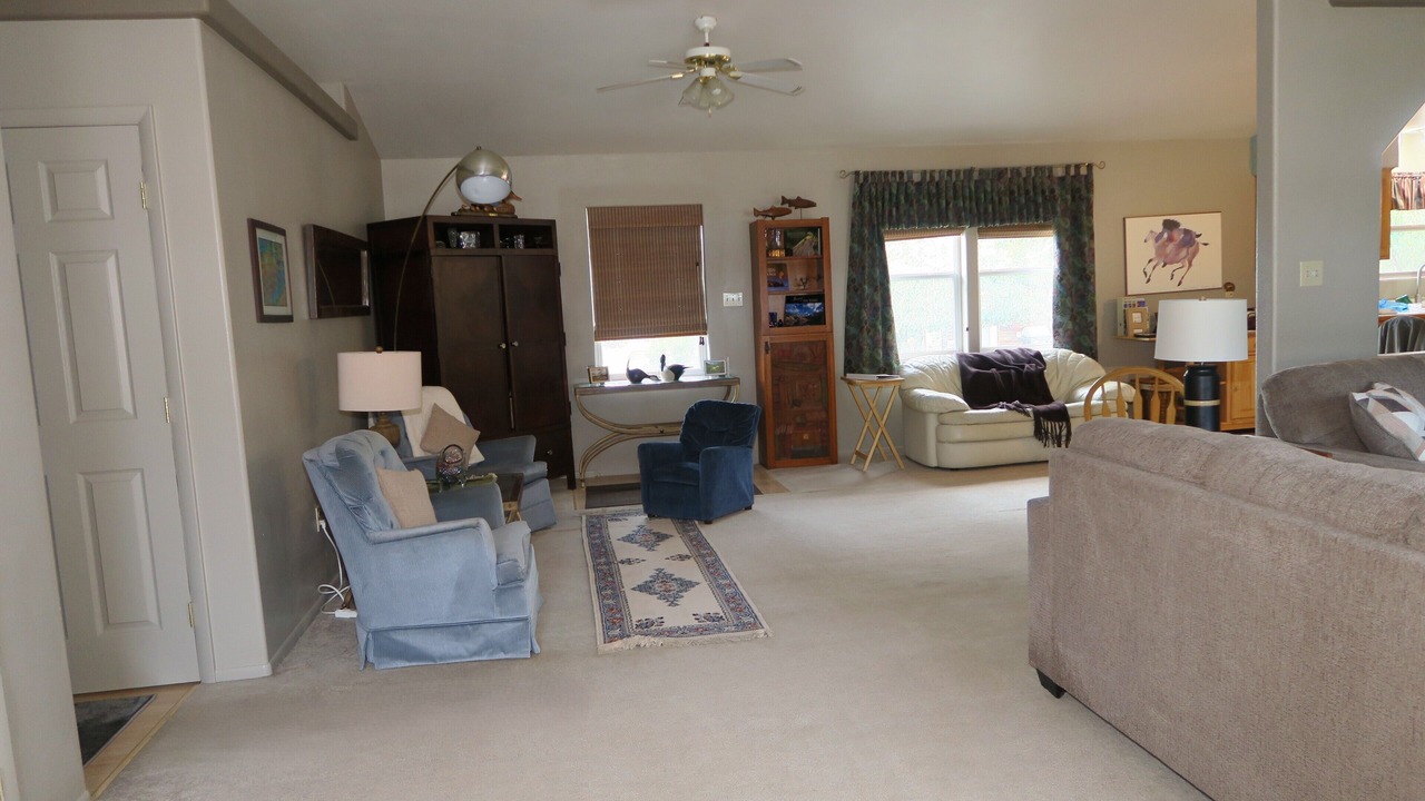 Photo of Livingroom in Lake City