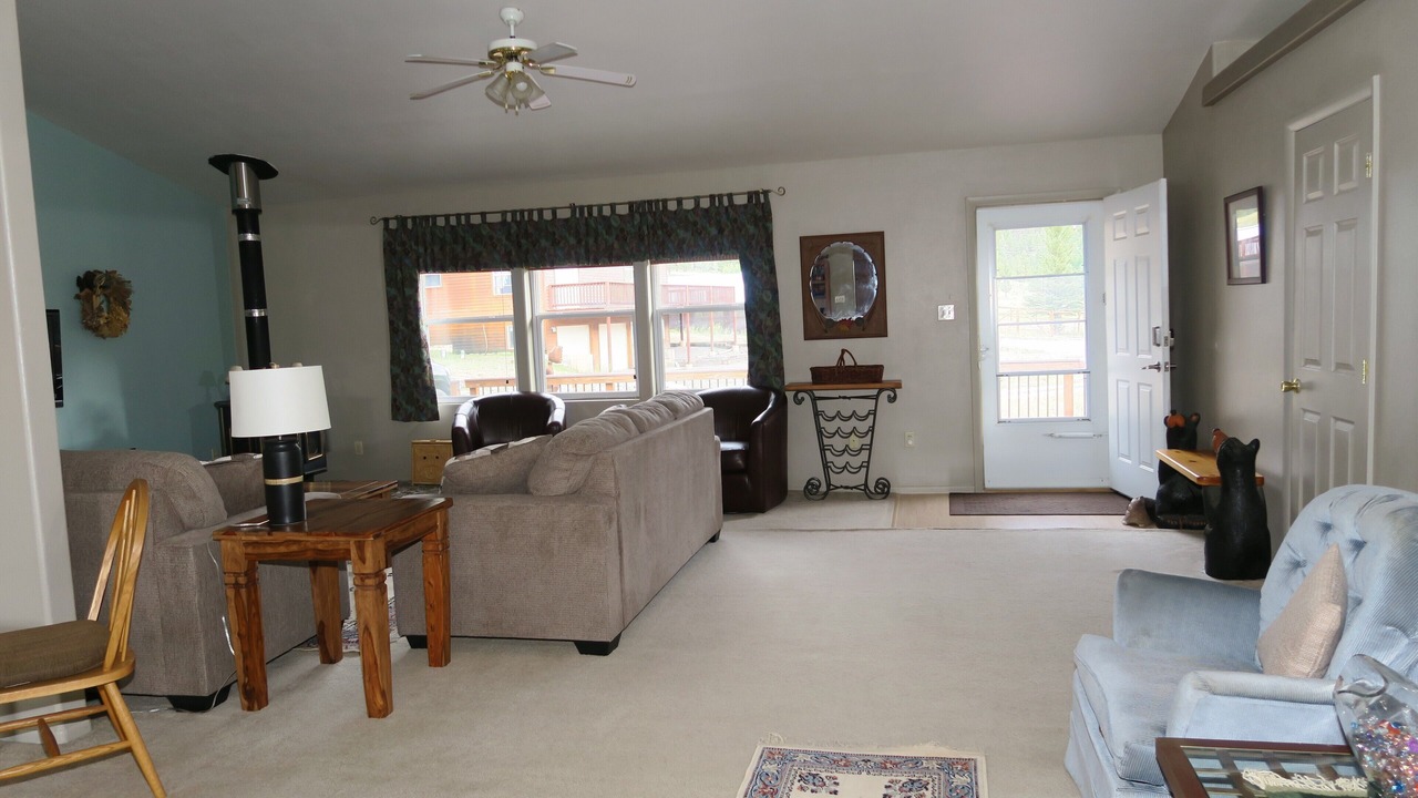 Photo of Livingroom in Lake City