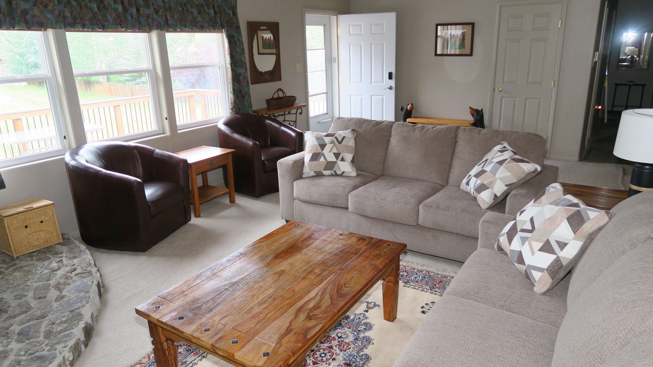 Photo of Livingroom in Lake City