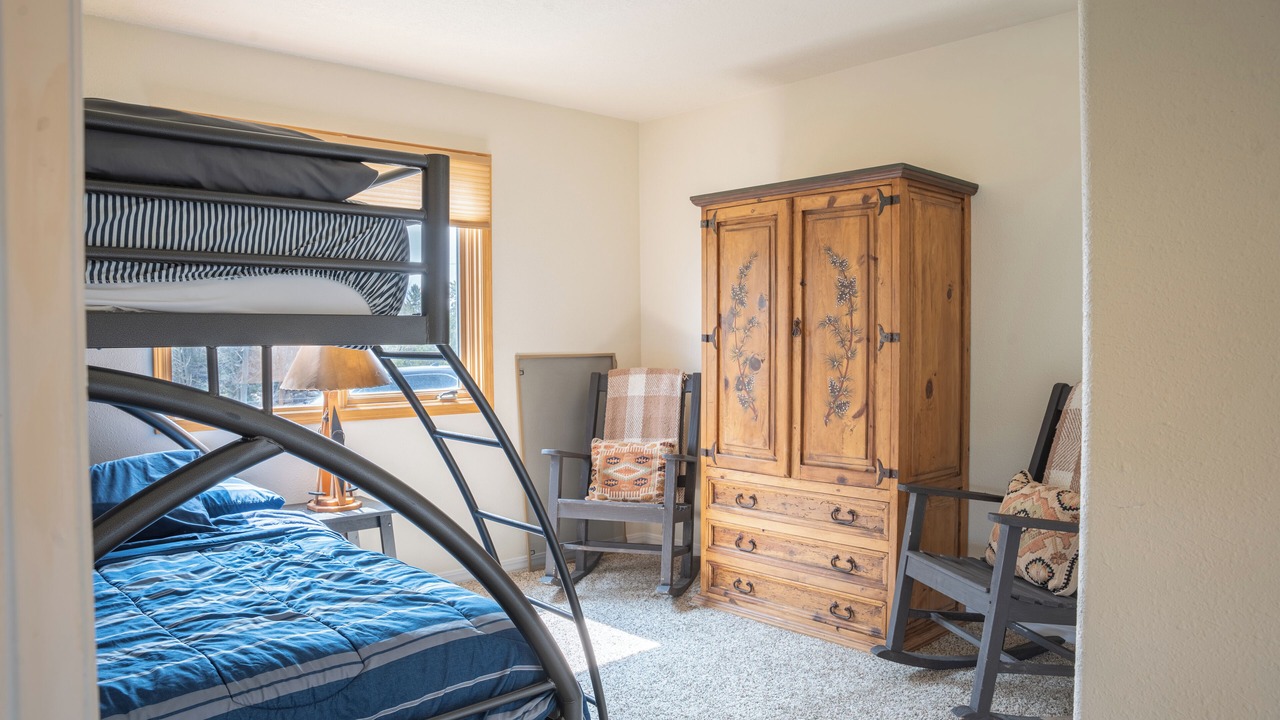 Photo of Bedroom in Alpine Acres