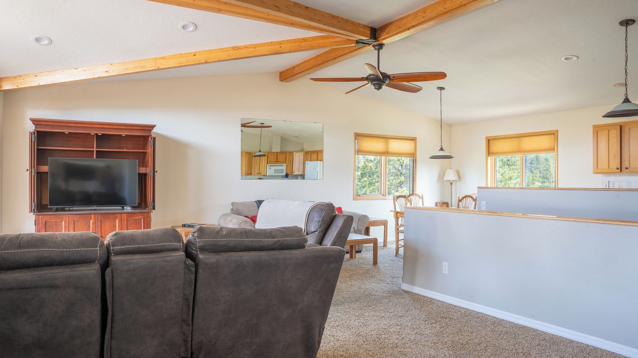 Photo of Livingroom in Alpine Acres