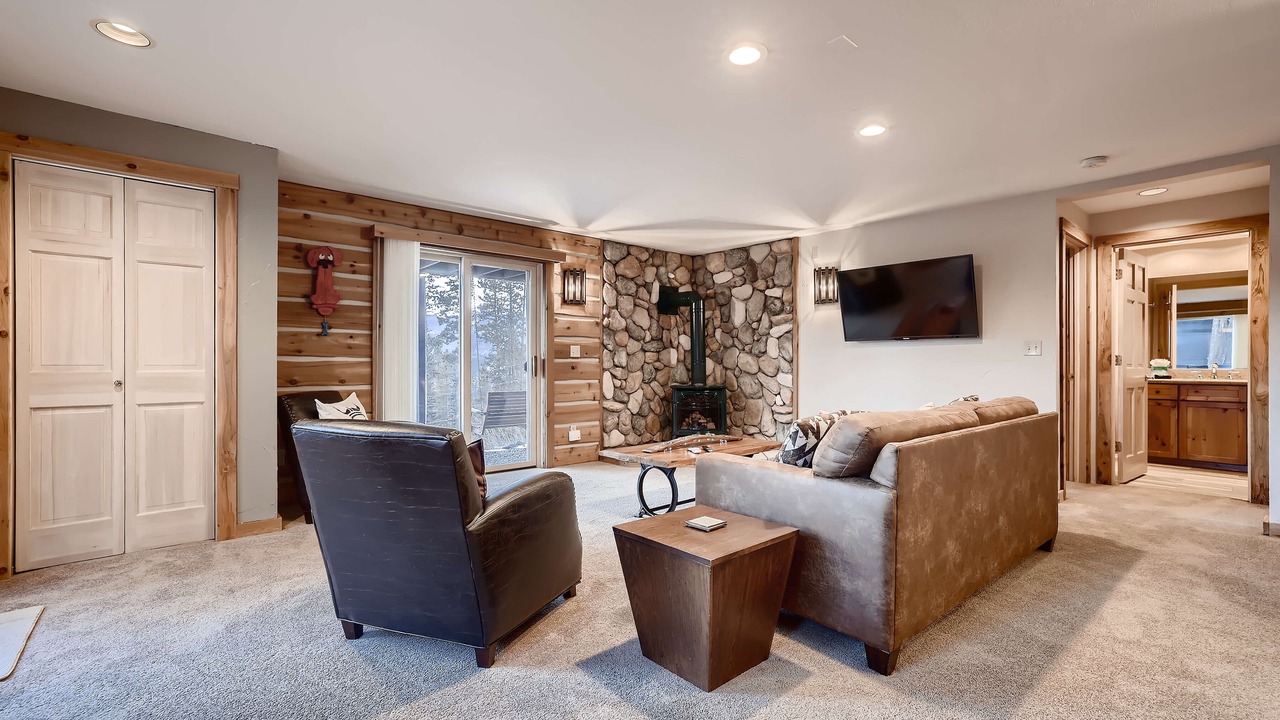 Photo of Livingroom in Forest Hills