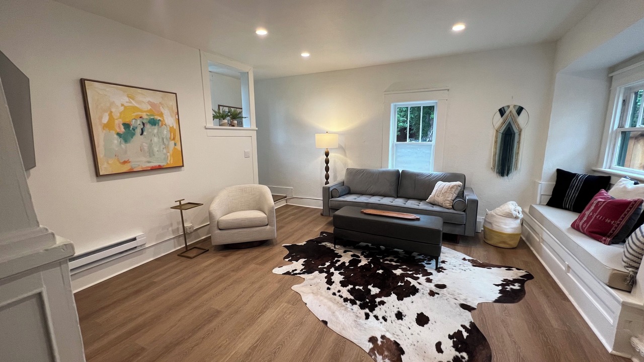 Photo of Livingroom in Downtown