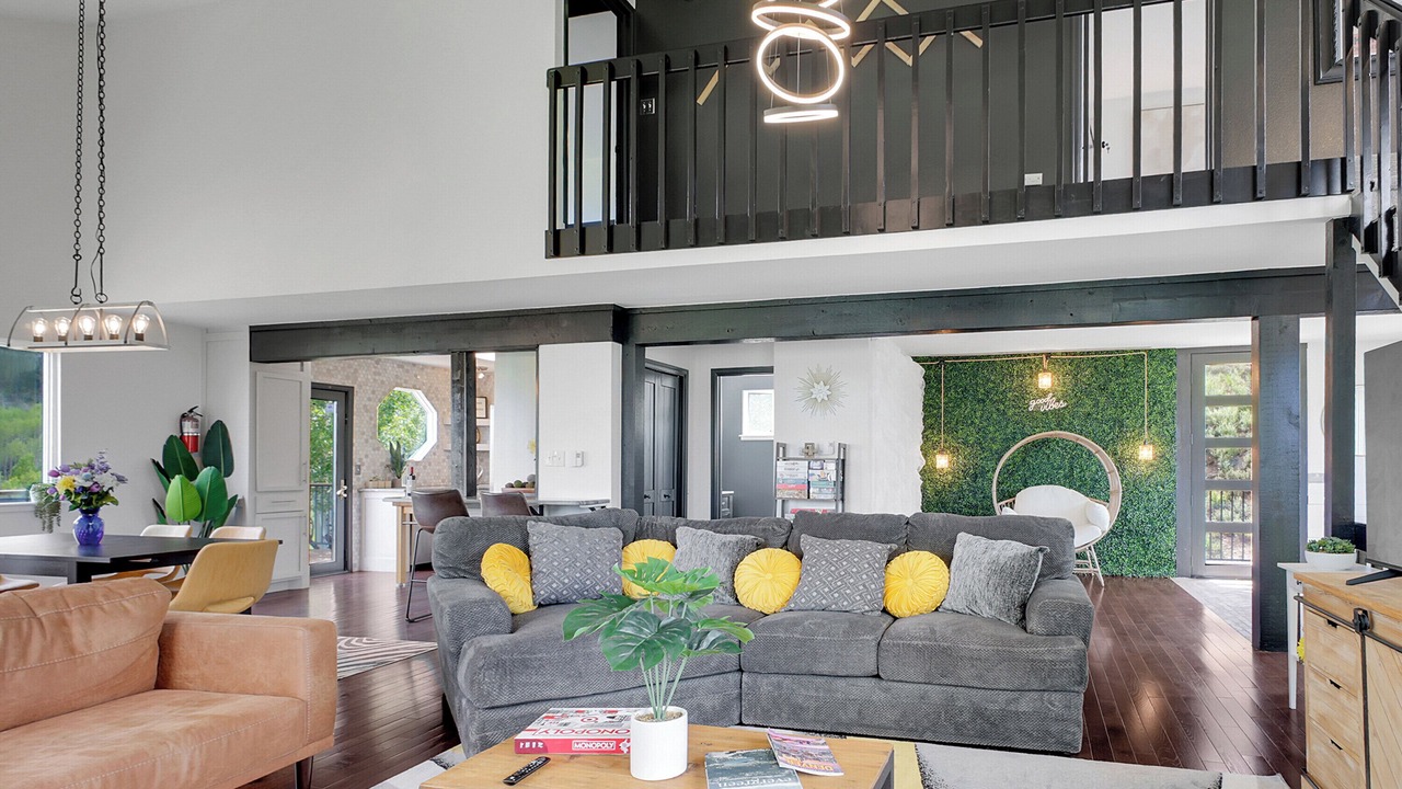 Photo of Livingroom in Evergreen